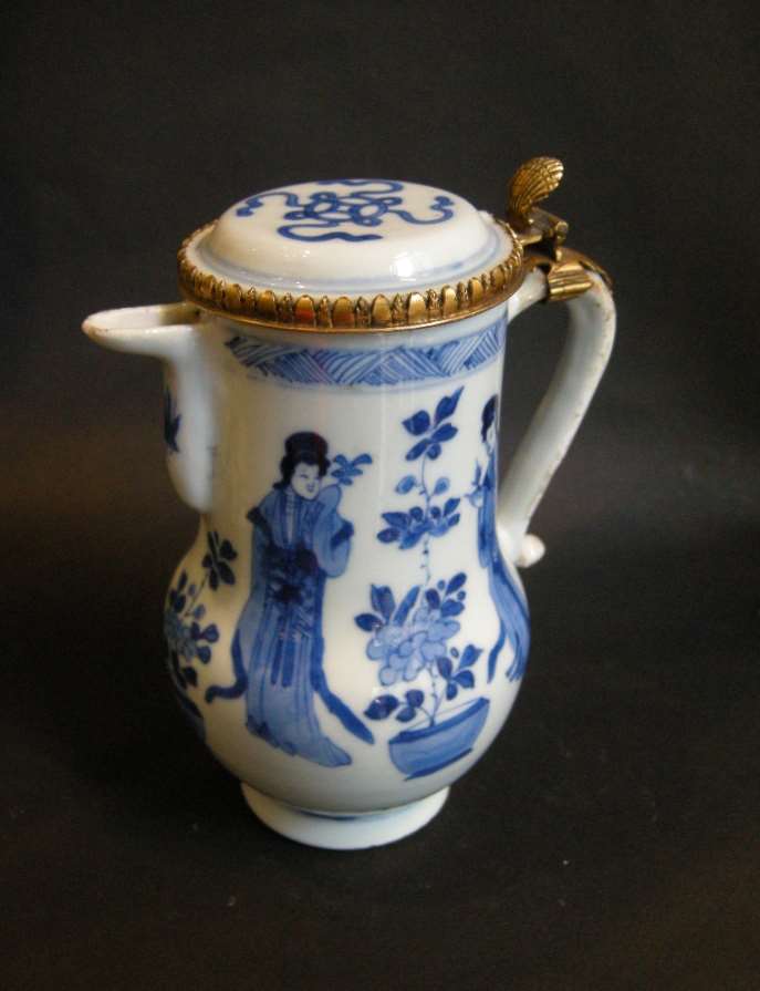 Ewer and cover decorated in underglaze blue - Kangxi period